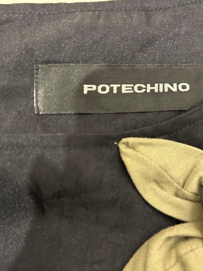 さえらポテチーノPotechino 可愛い割烹着 黒 花モチーフ【大きめ】