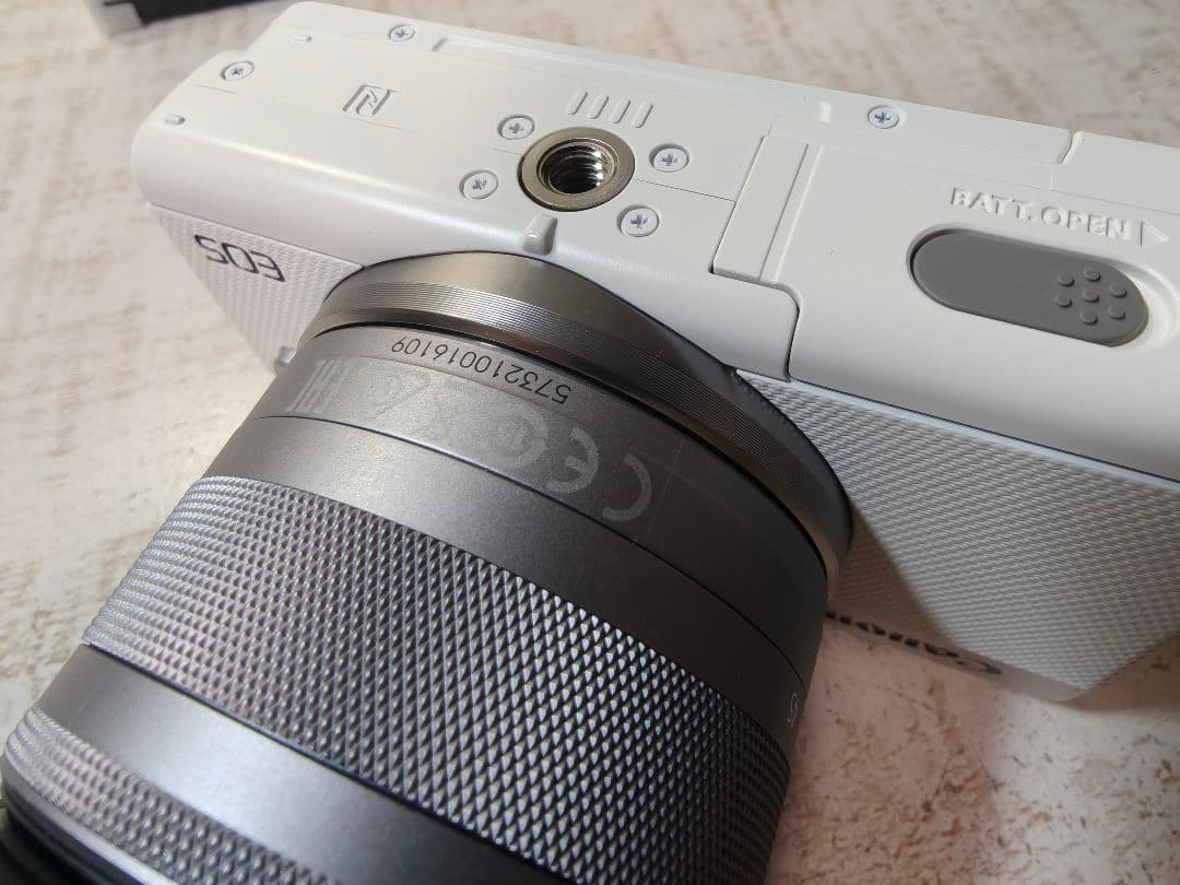 Canon EOS M10 ミラーレスカメラ ホワイト