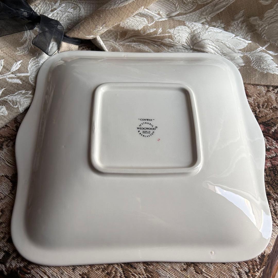 美品 英国製  Conway 英国の伝統美が息づく器 2枚