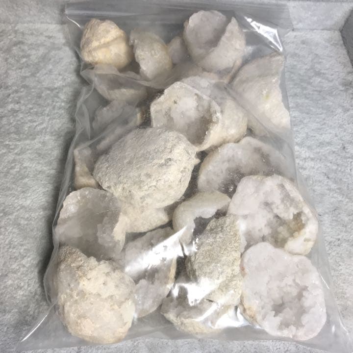 500★訳あり限定品★浄化✳︎破邪【ミニ水晶クラスター『晶洞』ハーフジオード】❤️