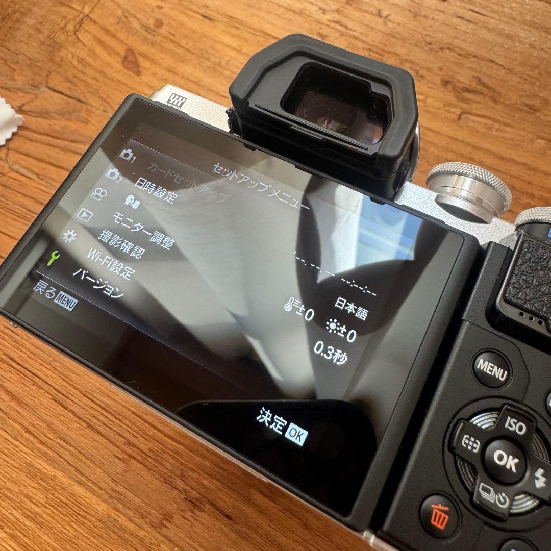 【美品】OLYMPUS OM-D E-M10 Mark III オリンパス