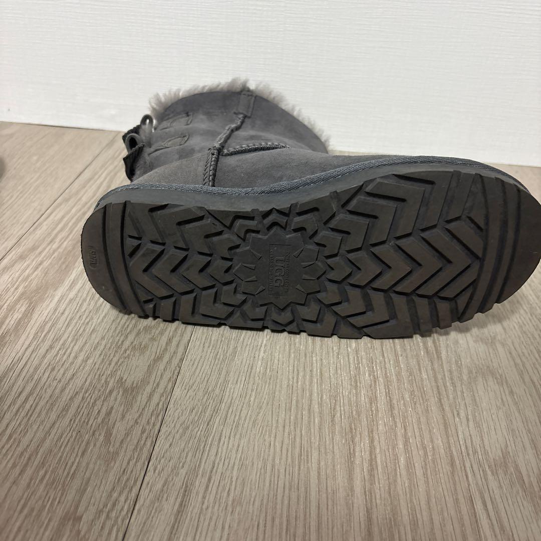 UGG グレー　リボン　ムートンブーツ　美品　24㎝　値下げ不可