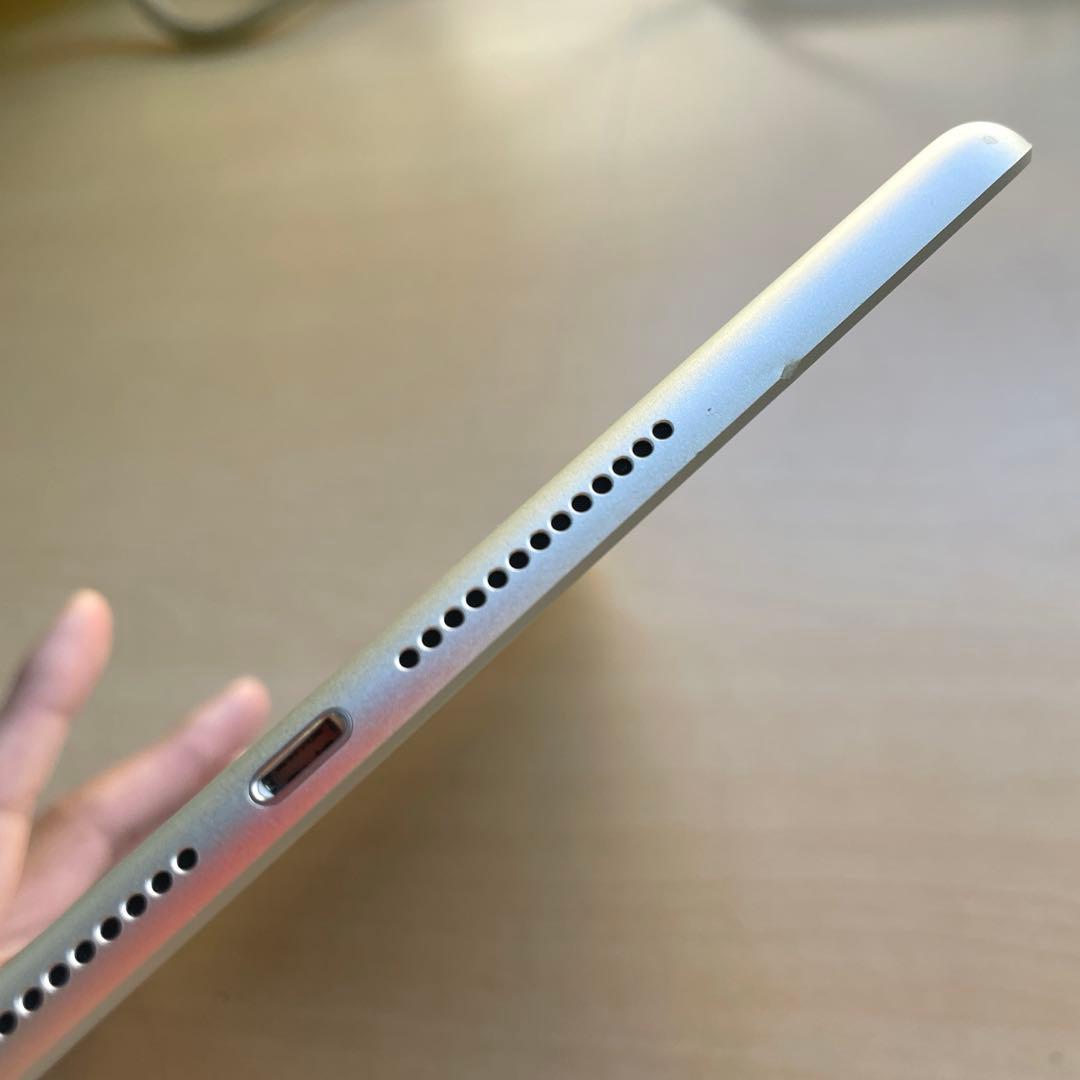 iPad 第6世代　A1893　Wi-Fiモデル　シルバー　32GB美品 #1