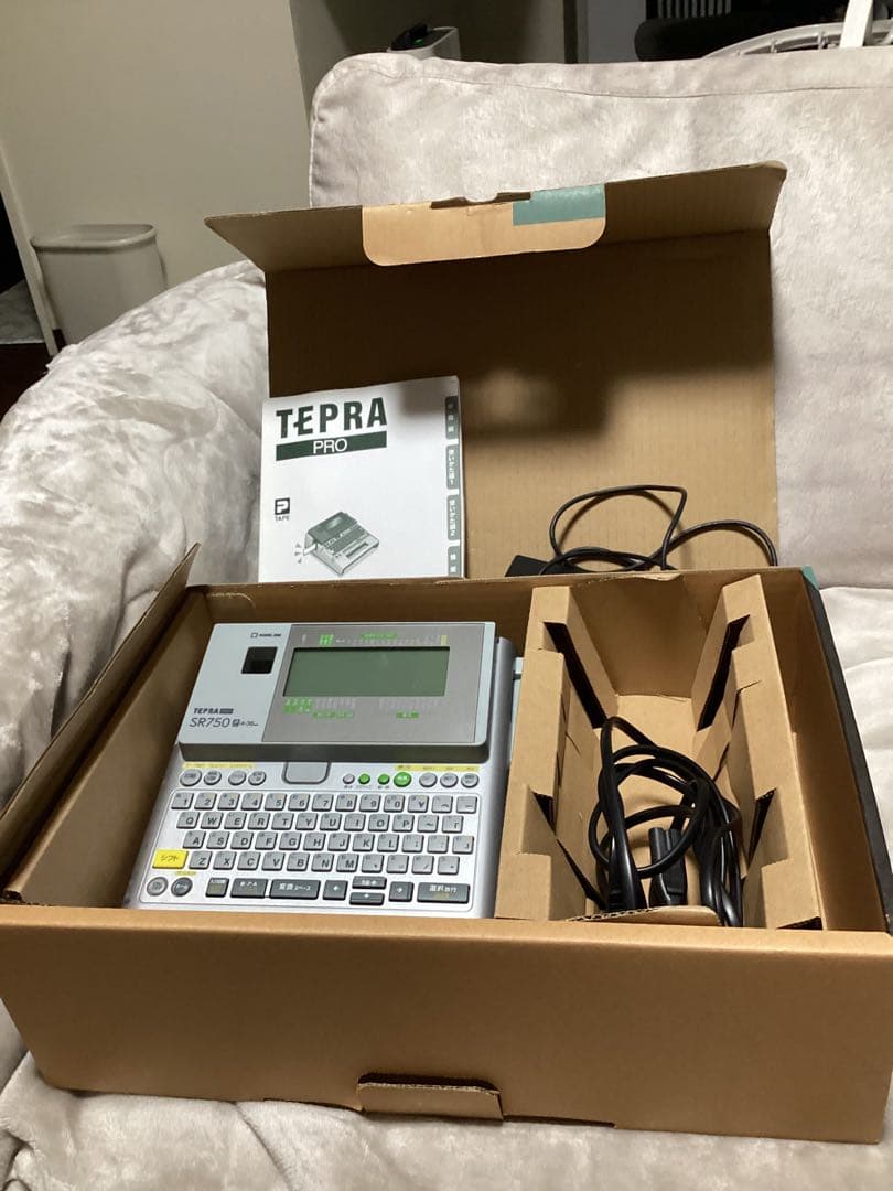 TEPRA PRO SR750ラベルライター& ラベルテープ１５個