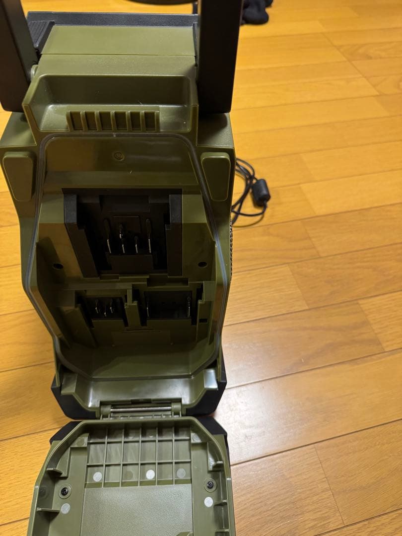 マキタ 充電式ラジオ モテル MR005G * Bluetooth® オリーブ色