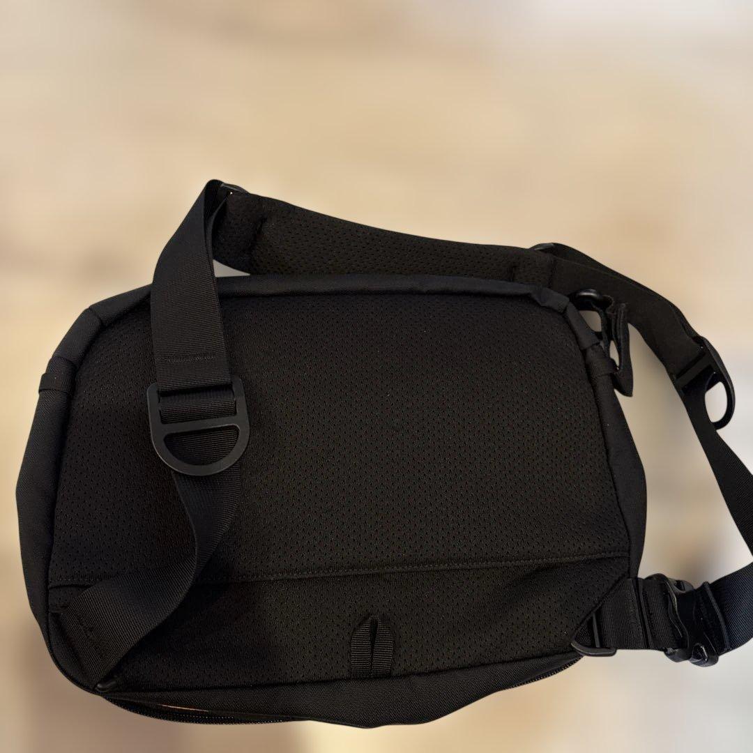 MYSTERY RANCH ブラック ショルダーバッグ