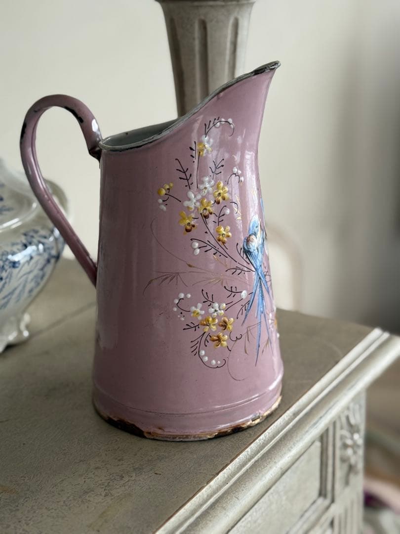 フランスアンティークホーロー薄ピンクツバメと小花柄バンドペイントピッチャージャグ