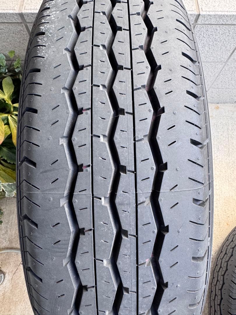 アトム　ハイエース 純正 新車外し ホイール タイヤ ナット付