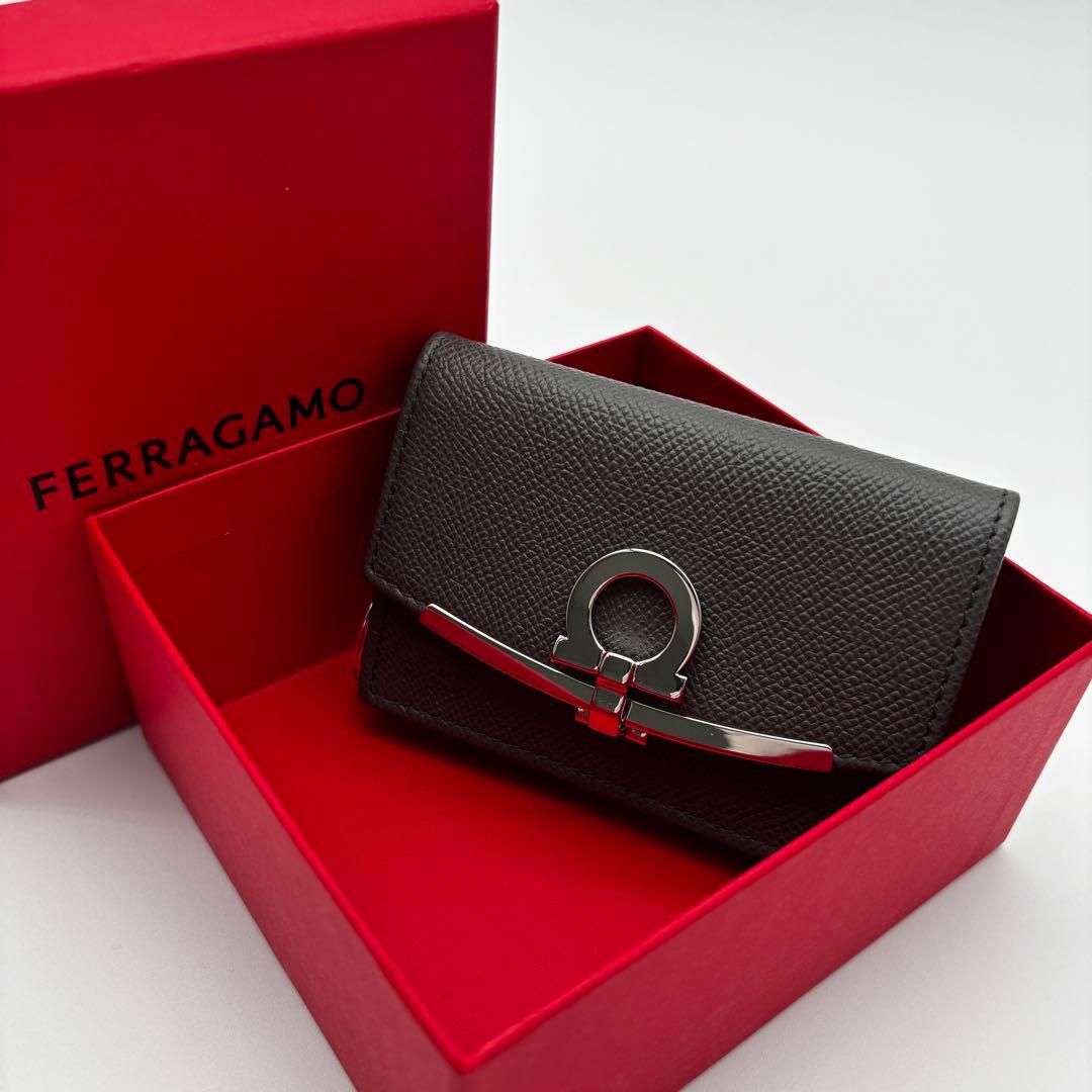 【未使用級】フェラガモ カードケース ガンチーニ グレー シルバー 名刺入れ