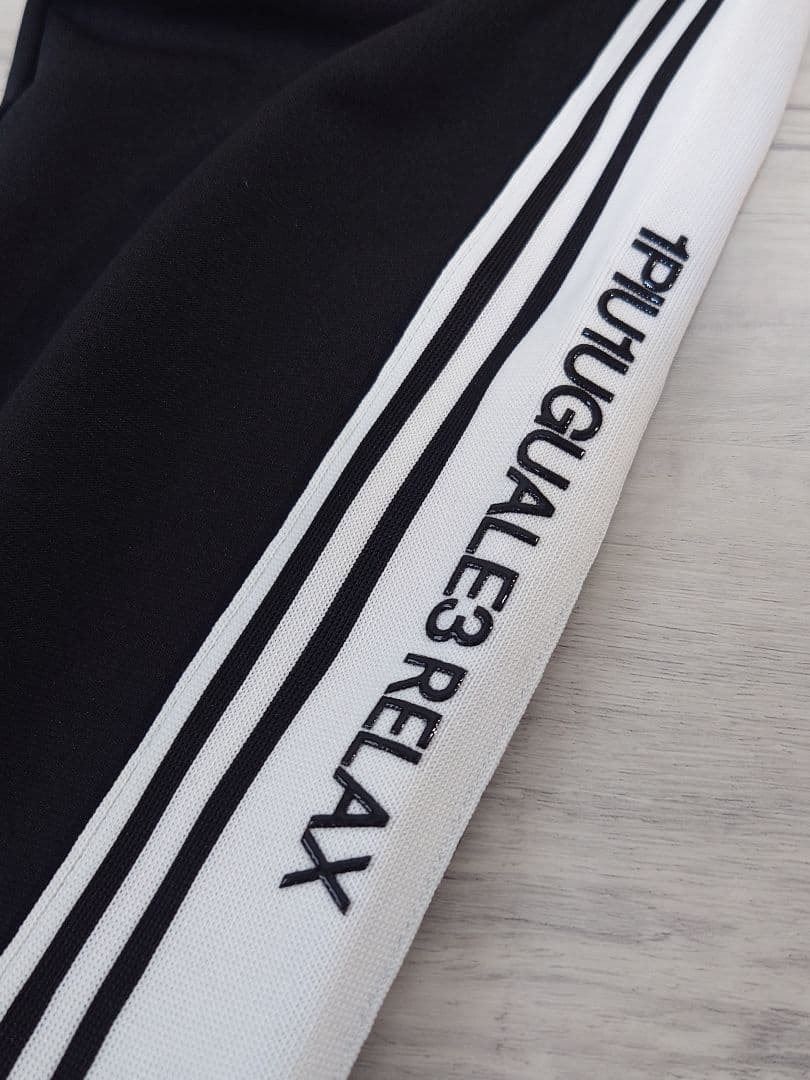 新品Lサイズ セットアップ ラインロゴ ウノピゥウノウグァーレトレ リラックス