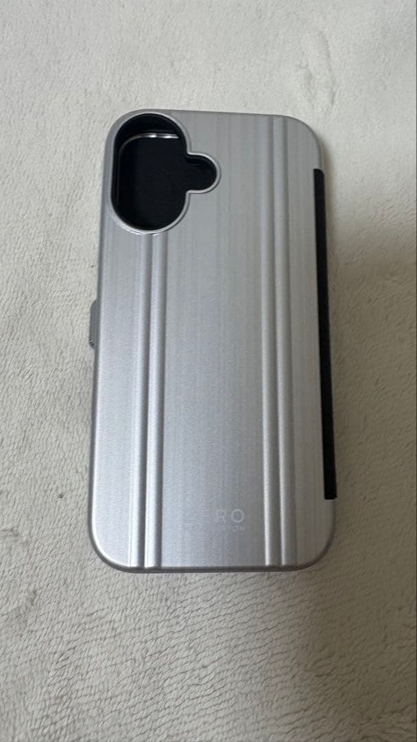 ゼロハリバートンiPhone16手帳タイプ