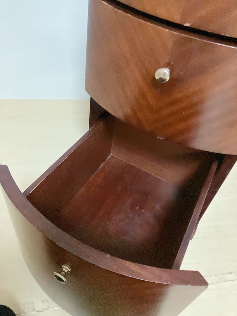 アンティーク調　キャスター付き　木製サイドテーブル　キャビネット　エンドテーブル