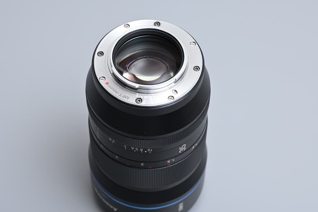 SIRUI 35mm F1.8 1.33X アナモルフィックレンズ M4/3用