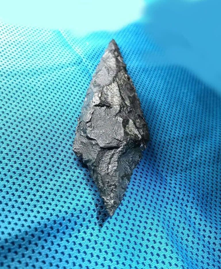 旧石器時代 尖頭器 石器 397 ほぼ完品　サヌカイト模写