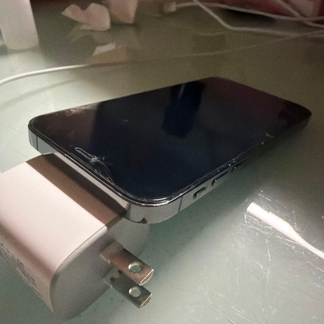 iPhone 12 Pro 256GB グラファイト 画面割れあり