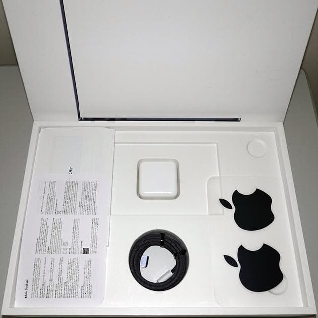 【美品】MacBook Air 13_2022_M2/8GB/512GB_MDN