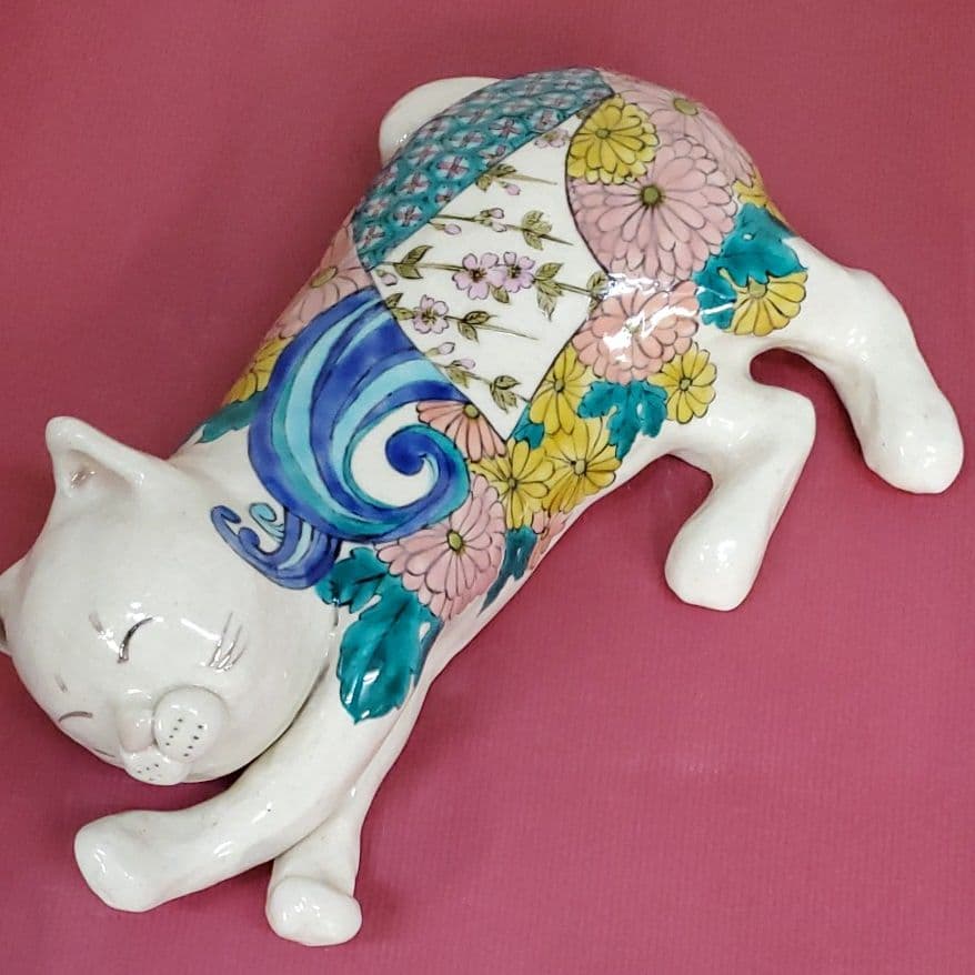 九谷焼 横猫 色絵菊 猫 置物