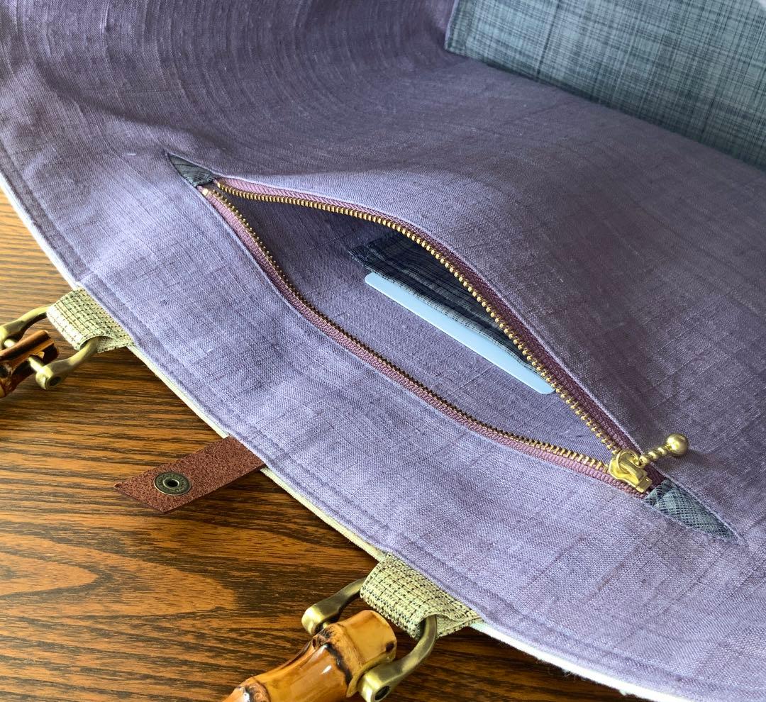 A4サイズ対応　紬帯　手描きの枝桜　リメイク　バンブーハンドルバッグ　ポーチ付き