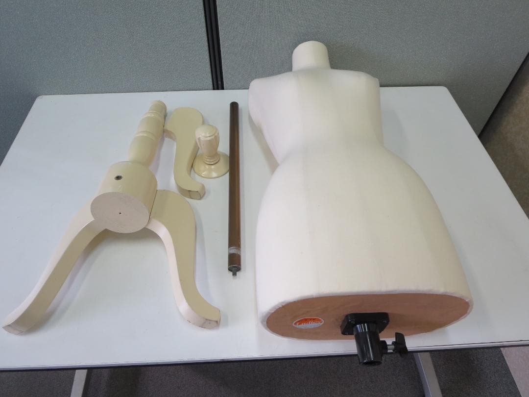 キイヤ　トルソー　レディース脚付き　高さ調整可能