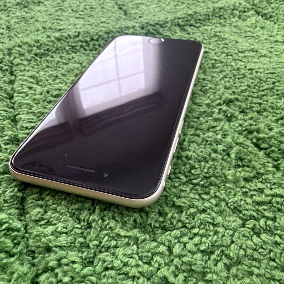 Apple iPhone SE (第3世代) 128GB スターライト本体