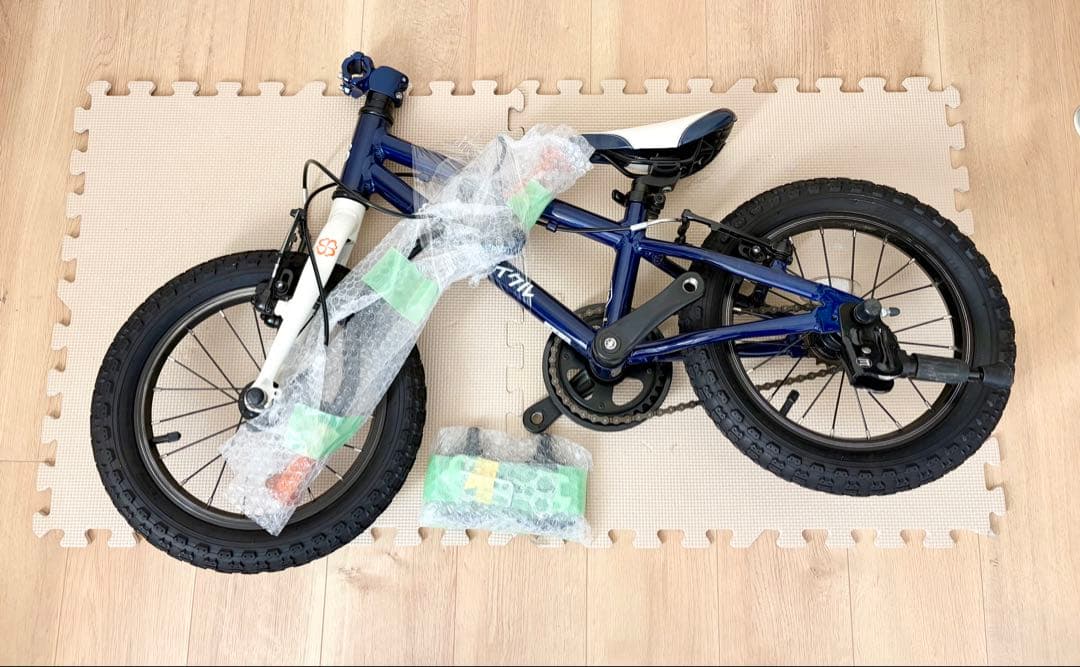 室内保管　送料込み　ヨツバサイクル　14インチ キッズバイク ネイビー