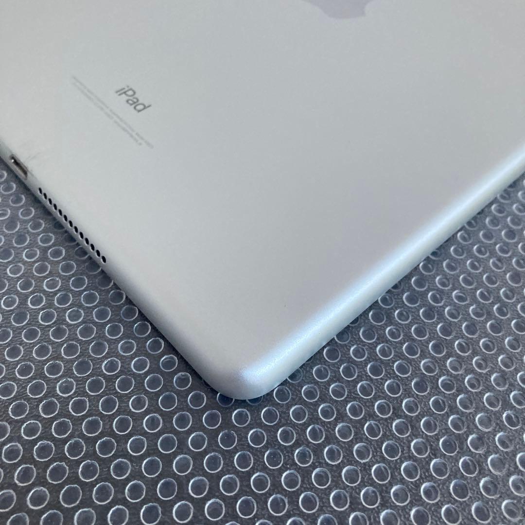 3187 電池最良好☆比較的美品☆iPad5 第5世代 32GB SIMフリー☆