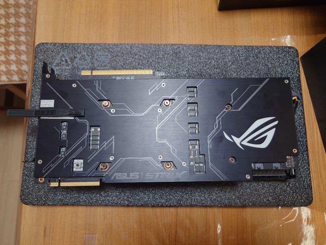 ROG-STRIX-RTX2080TI-O11G-GAMING ASUSグラボ