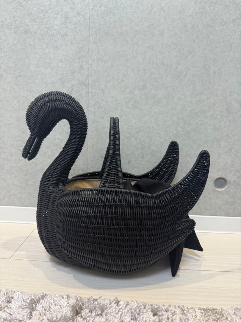 ブラック 白鳥型 かごバッグ