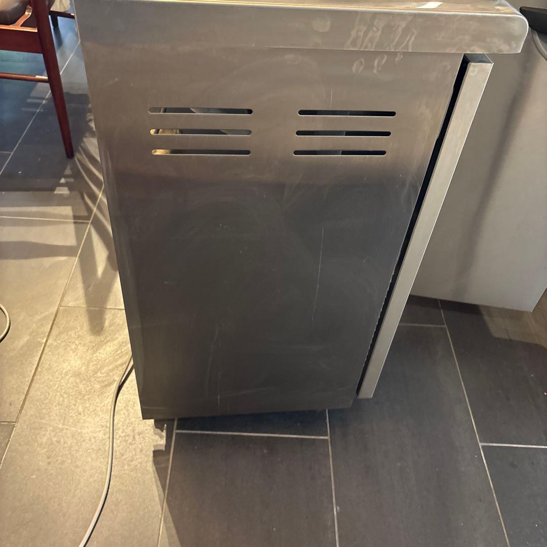 美品送料込❗️23年新品購入　Panasonic 業務用コールドテーブル冷蔵庫