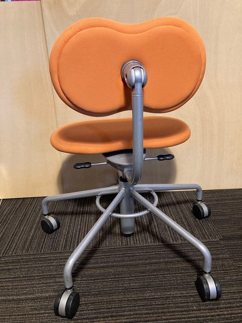 ITOKI イトーキ タシットチェア オレンジ 細江勲夫　デザイナーズ　モダン