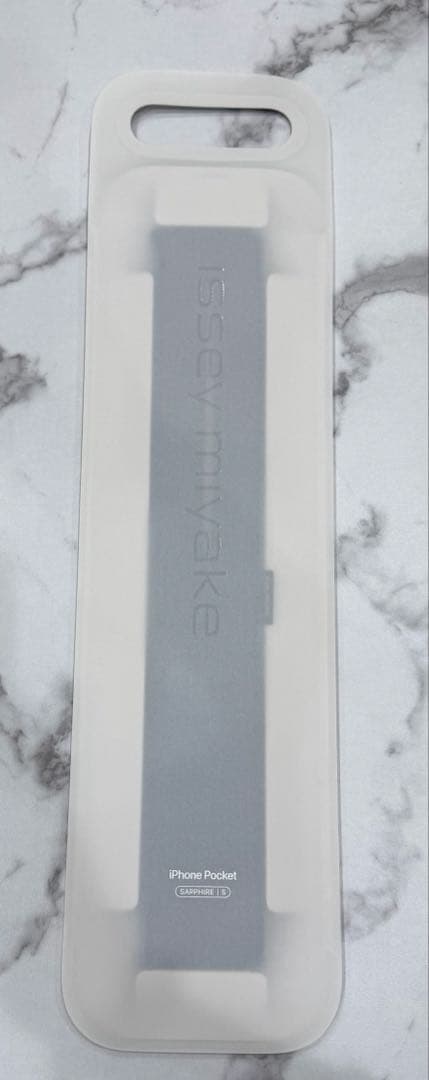 iPhone Pocket by ISSEY MIYAKE ショート サファイア