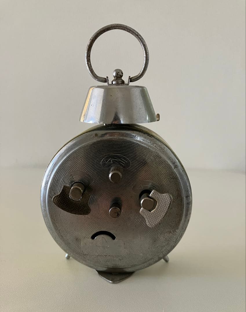 東ドイツ　　アナログ　ゼンマイ式　目覚まし時計　ruhla ビンテージ