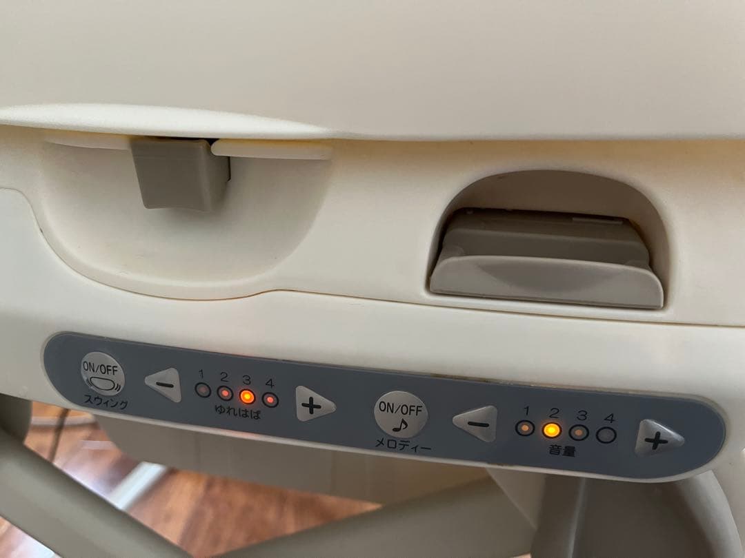 Combi ネムリラ 電動 スウィング￼￼ AUTO SWING ベビーチェア