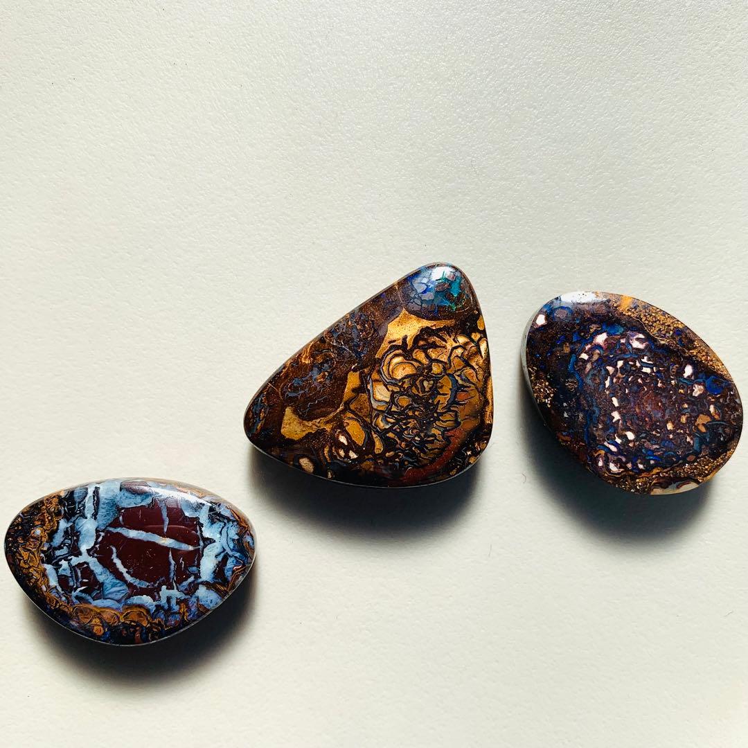 48ctクイーンズランド州ヤワ産ボルダーオパール/トップパターン