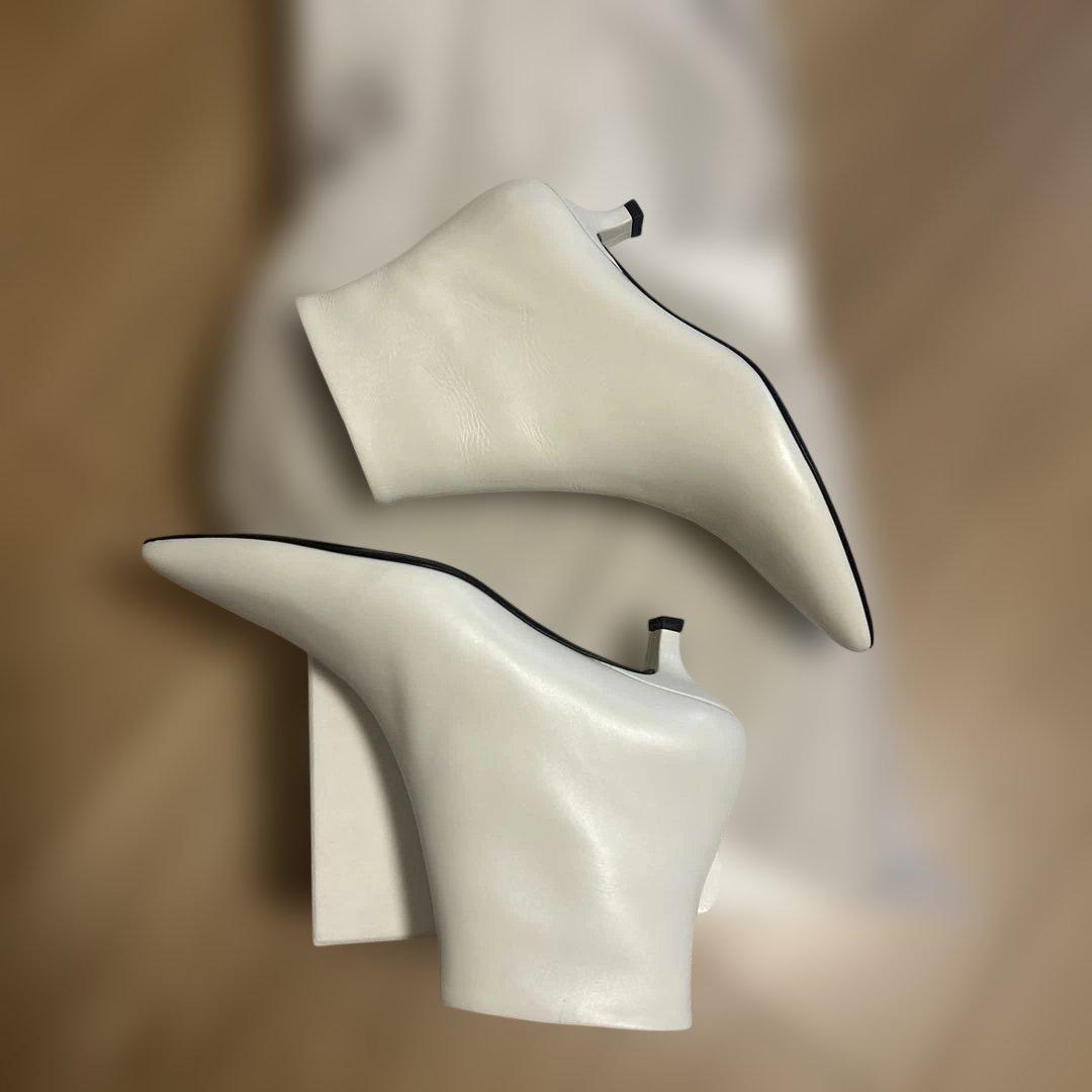 再値下げTHE ROW ホワイト ポインテッドトゥ Coco37