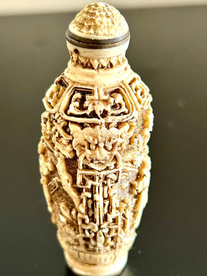 【中華民国骨董】ヴィンテージ 中国 彫刻樹脂 スナフボトル マッチングトップ4点
