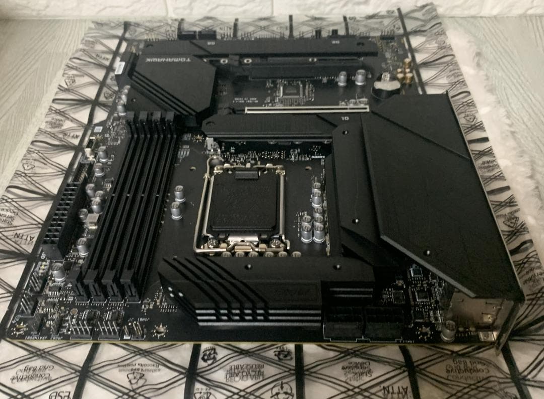 MSI MAG B660 TOMAHAWK WIFI DDR4 マザーボード