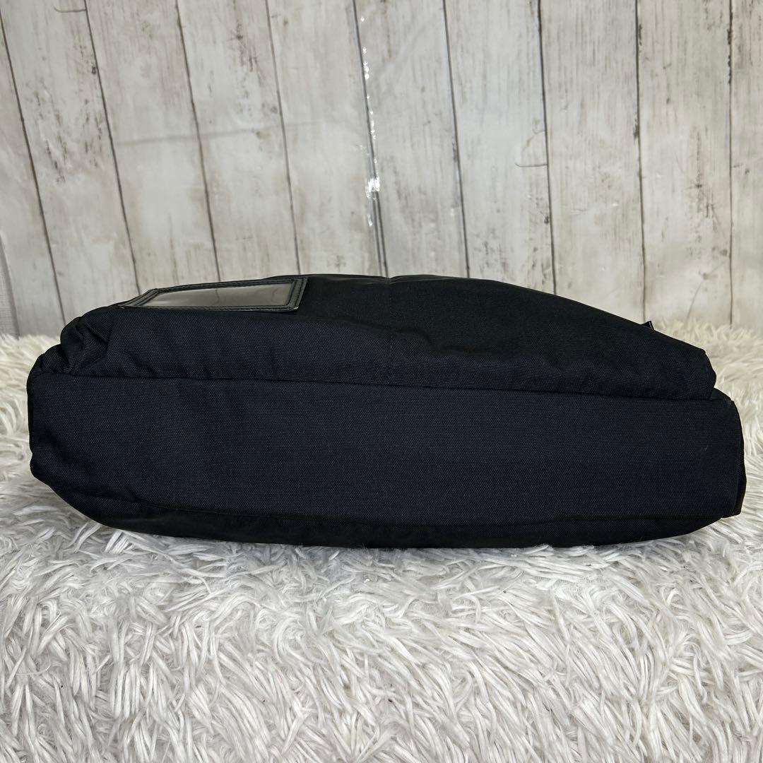 GUCCI ショルダーバッグ　ロゴプレート　ナイロン　ブラック　ロゴ