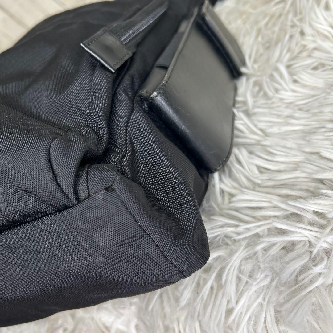 GUCCI ショルダーバッグ　ロゴプレート　ナイロン　ブラック　ロゴ