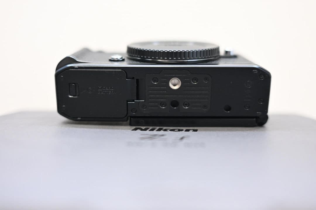 Nikon Z f ボディブラック【シャッター数約3万／おまけ多】