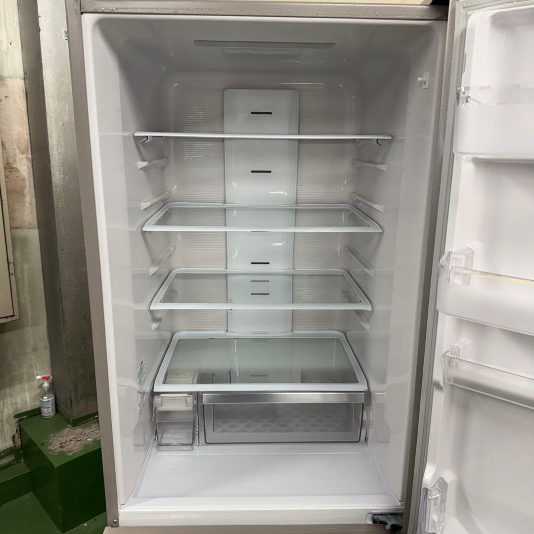 228 日立　大型冷蔵庫　300L強　小型　家庭用　右開き　自動製氷　大人気