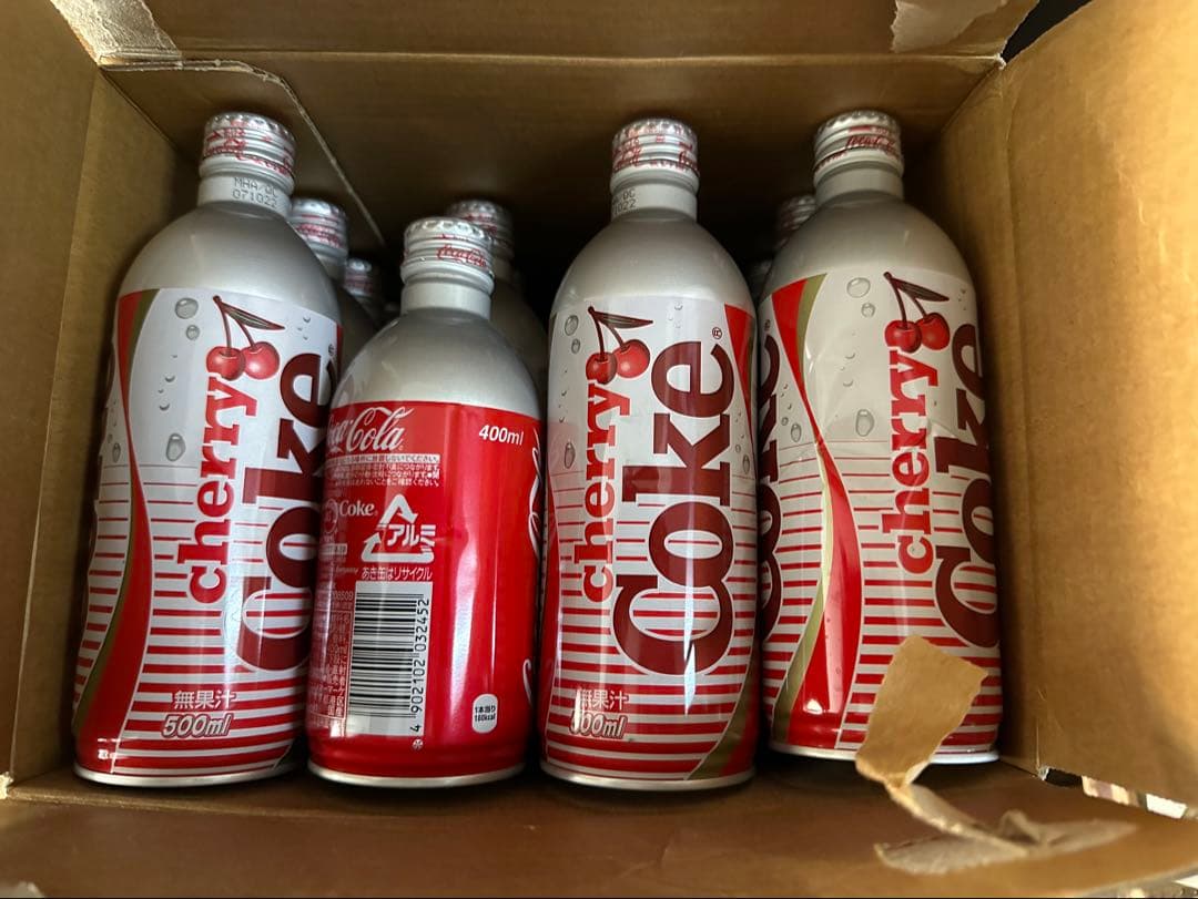 チェリーコークのボトル缶【空缶】23本とカートン+コカコーラボトル缶【空缶】