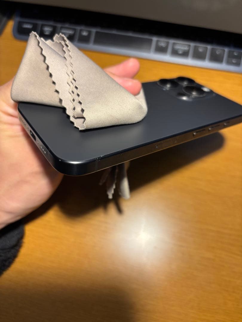 iPhone 15 Pro ブラックチタニウム　128GB