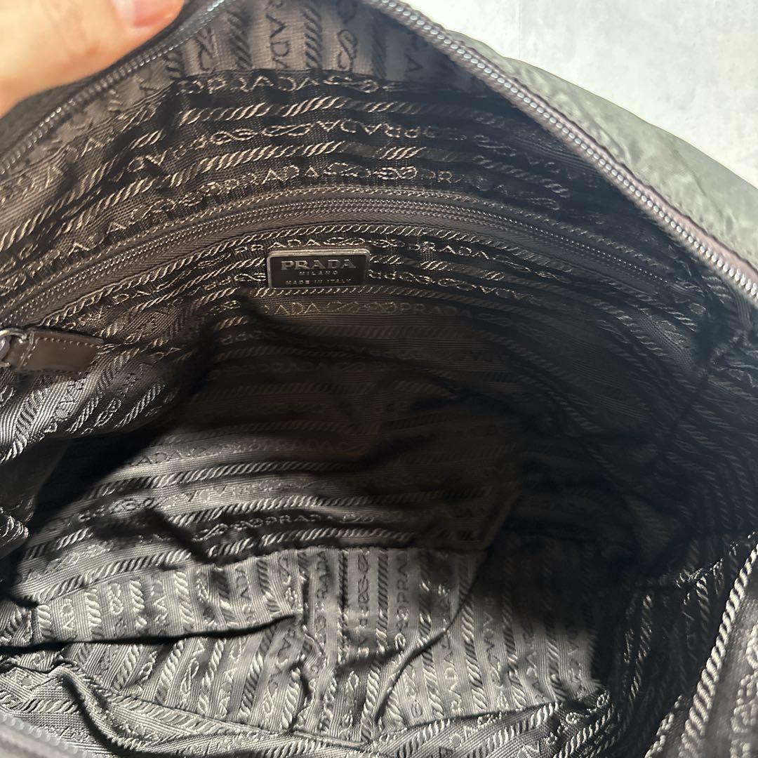 PRADA プラダ ナイロン ショルダーバッグ オリーブ トライアングル