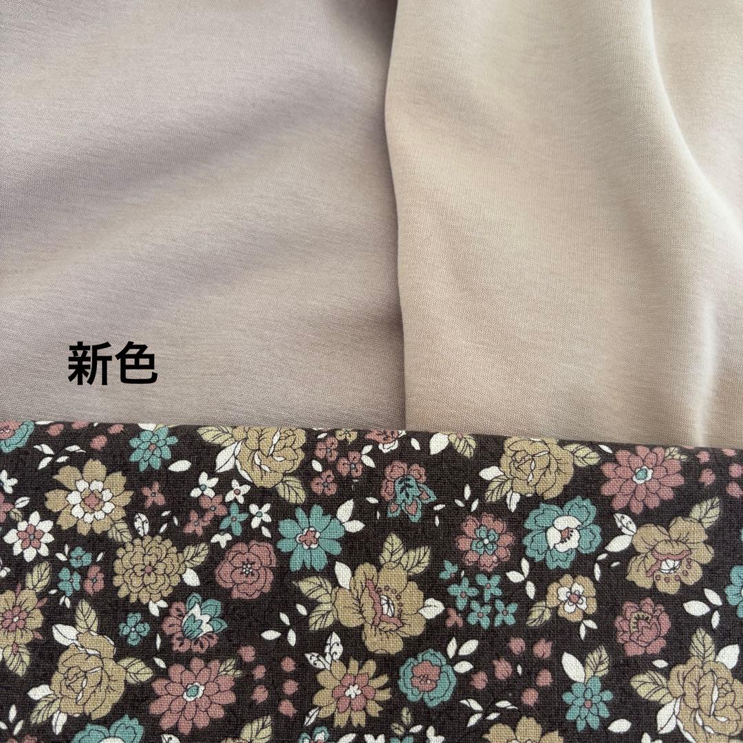 【オーダーページ】犬服　ボンバーヒートのツーピース　薄ベージュ×花柄　袖有・無