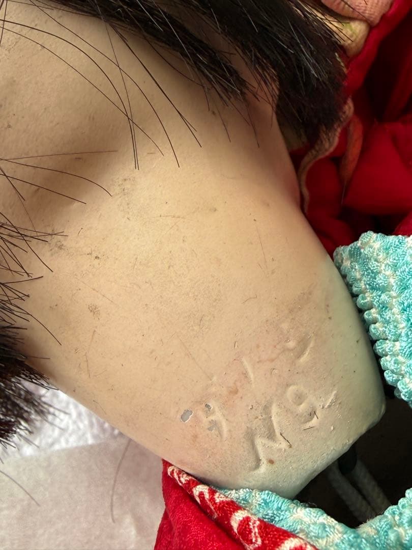 大きめサクラビスク　約28㎝　眠り目　赤いお着物　ボンネットセット　市松人形