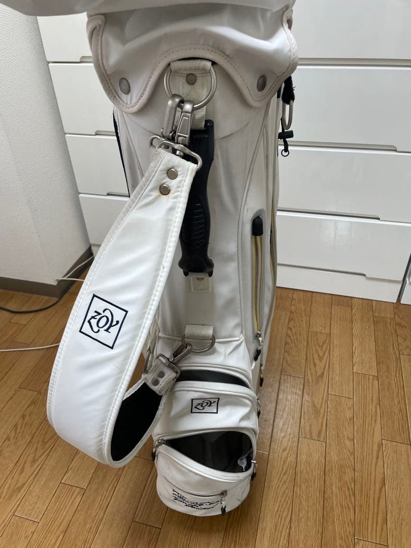 ゾイホワイト ゴルフバッグ スタンド式ヘッドカバー付き