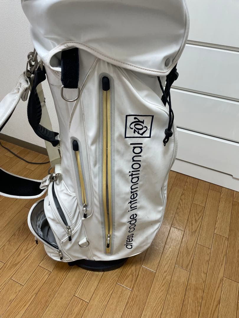 ゾイホワイト ゴルフバッグ スタンド式ヘッドカバー付き