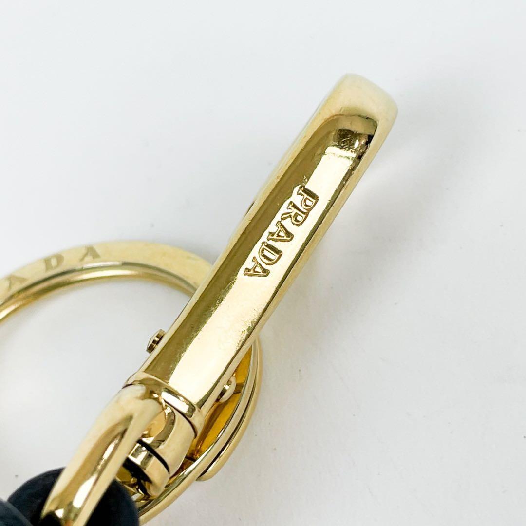 未使用級 プラダ サフィアーノ 三角プレート ゴールド金具