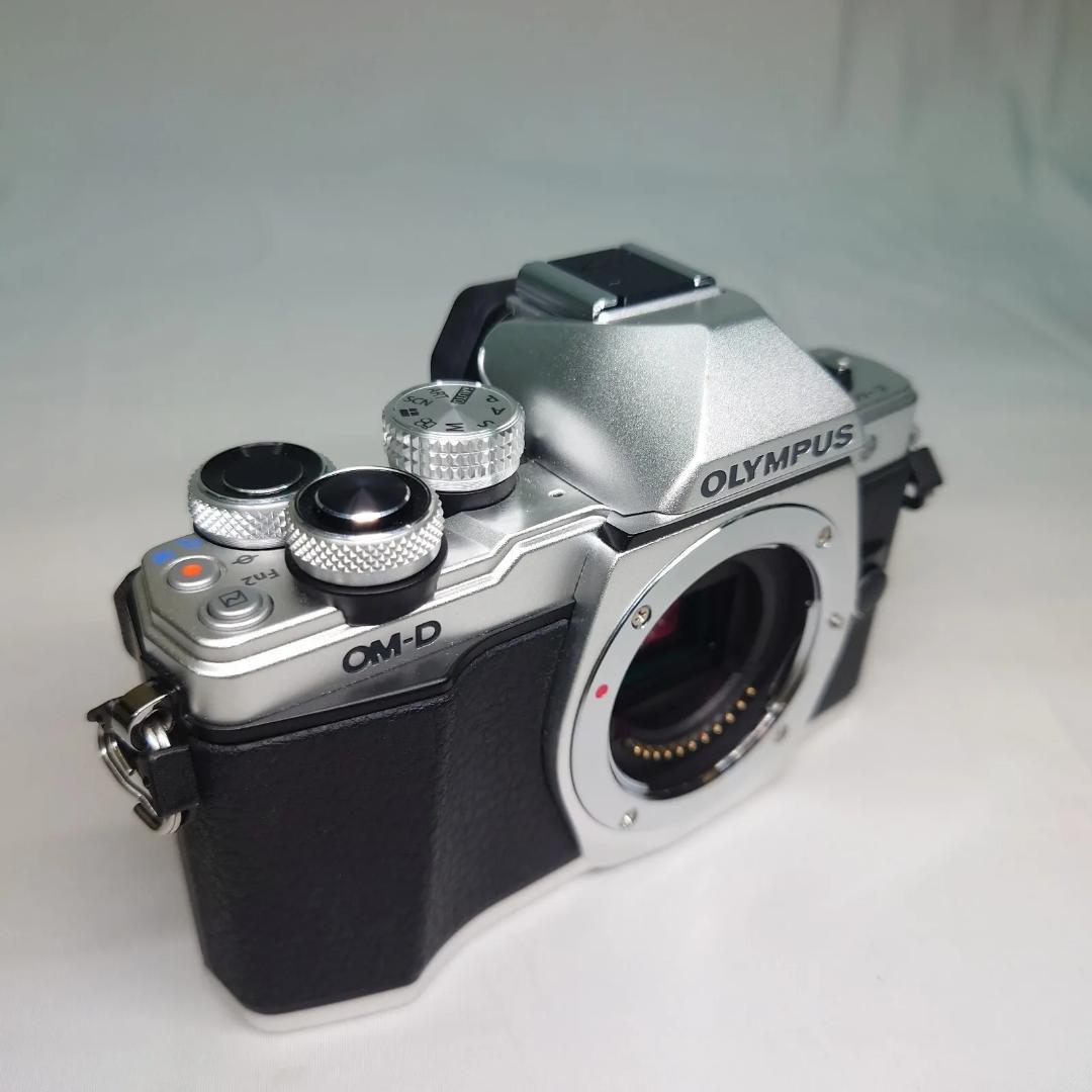 OLYMPUS オリンパス OM-D E-M10 Mark II 箱OK